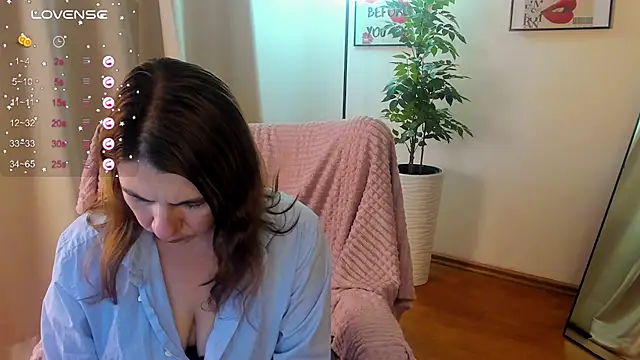 Snapshot of GraceGree chatting on October 2, 2025, 8:40 am GraceGree online show from October 2, 2025, 8:40 am