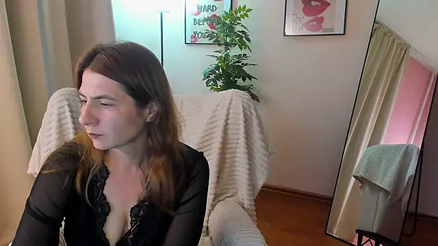 Snapshot of GraceGree chatting on September 24, 2025, 8:43 am GraceGree online show from September 24, 2025, 8:43 am