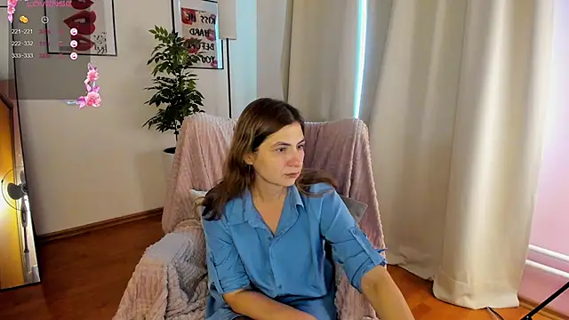 Snapshot of GraceGree chatting on October 8, 2025, 8:49 am GraceGree online show from October 8, 2025, 8:49 am
