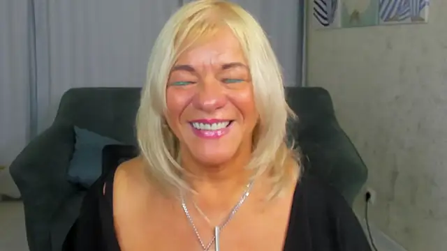 Snapshot of AnittaHarris chatting on October 7, 2025, 8:37 am AnittaHarris online show from October 7, 2025, 8:37 am