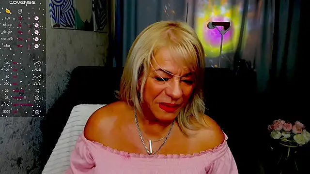 AnittaHarris online show from November 19, 2025, 8:36 am