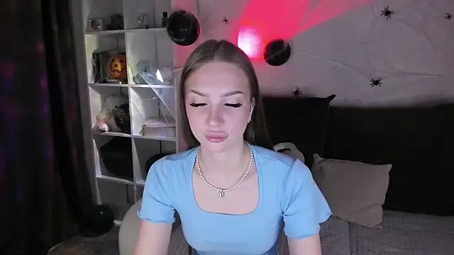 AliceLababy  online show from October 31, 2025, 4:09 am