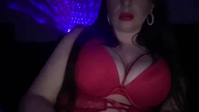 Snapshot of Djelina940 chatting on January 6, 2026, 11:31 pm Djelina940 online show from January 6, 2026, 11:31 pm