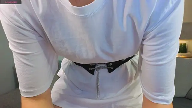 JuliannaWenger online show from October 25, 2025, 4:29 pm