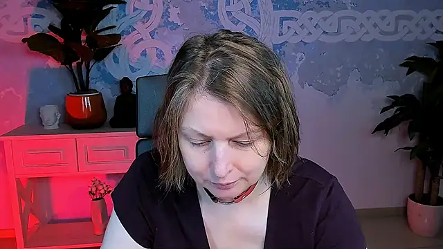 Snapshot of TiffanyBrauny chatting on September 25, 2025, 11:05 am TiffanyBrauny online show from September 25, 2025, 11:05 am
