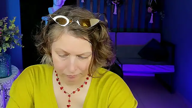 Snapshot of TiffanyBrauny chatting on September 22, 2025, 2:23 pm TiffanyBrauny online show from September 22, 2025, 2:23 pm