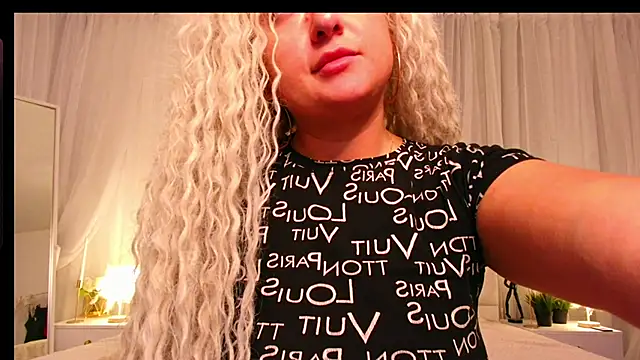 Snapshot of Lilit_1Love chatting on September 19, 2025, 4:33 pm Lilit 1Love online show from September 19, 2025, 4:33 pm