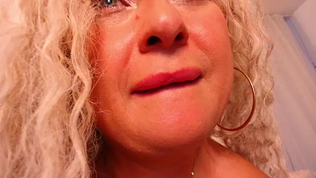Snapshot of Lilit_1Love chatting on September 23, 2025, 4:52 am Lilit 1Love online show from September 23, 2025, 4:52 am