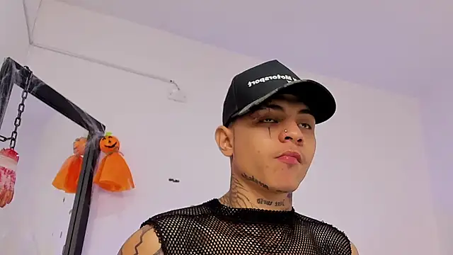 Snapshot of john_mystic chatting on October 18, 2025, 3:08 am john mystic online show from October 18, 2025, 3:08 am