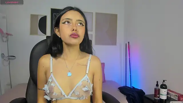 nahomi kiss20 online show from September 12, 2025, 12:27 pm