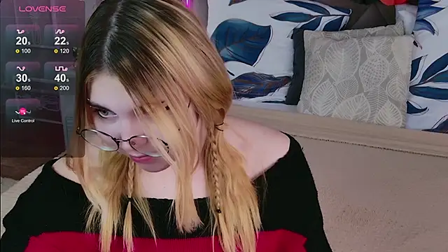 Evie Vall online show from November 7, 2025, 3:27 pm