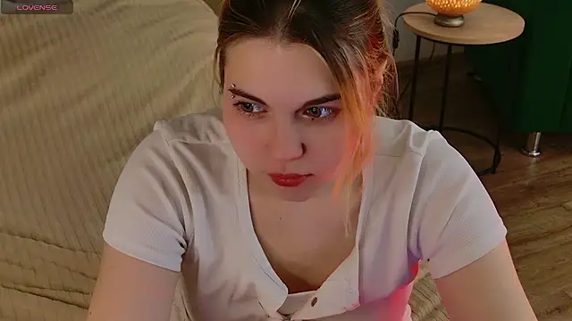 Evie Vall online show from November 30, 2025, 5:25 pm