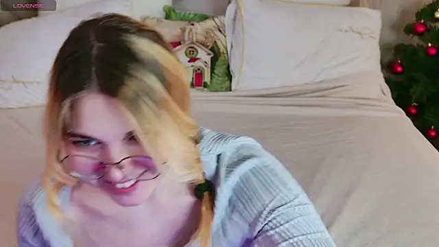 Evie Vall online show from December 14, 2025, 5:18 pm