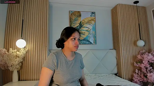 Mila Hank  online show from May 27, 2026, 12:45 pm