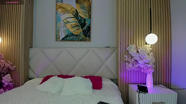 Mila Hank  online show from March 25, 2026, 12:15 pm