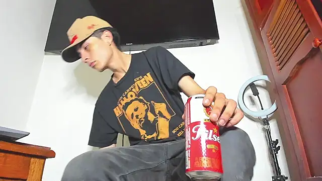 Snapshot of Master_liam00 chatting on November 25, 2025, 2:34 am Master liam00 online show from November 25, 2025, 2:34 am