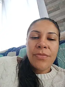 KittyHoleshot87 online show from April 17, 2026, 3:37 pm