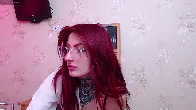 Snapshot of Nina_Blum_ chatting on February 3, 2026, 7:13 am Nina Blum online show from February 3, 2026, 7:13 am