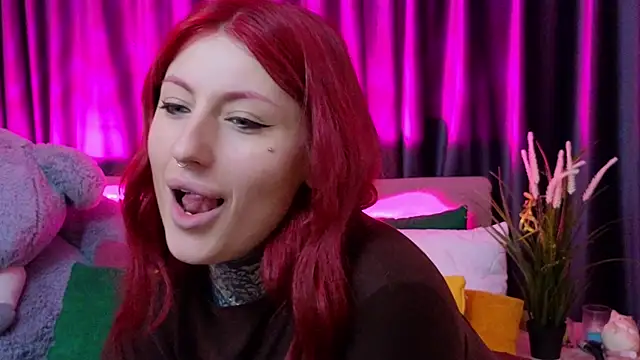 Snapshot of Nina_Blum_ chatting on April 13, 2026, 5:11 am Nina Blum online show from April 13, 2026, 5:11 am