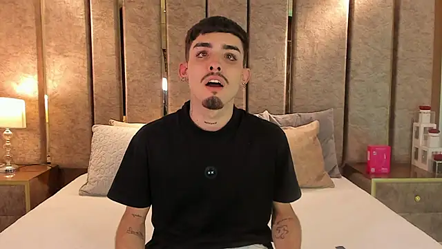 NikoStone  online show from October 19, 2025, 5:21 am