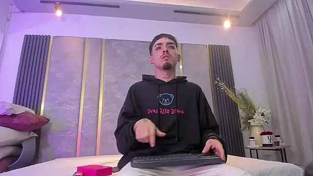 NikoStone  online show from November 25, 2025, 4:46 am