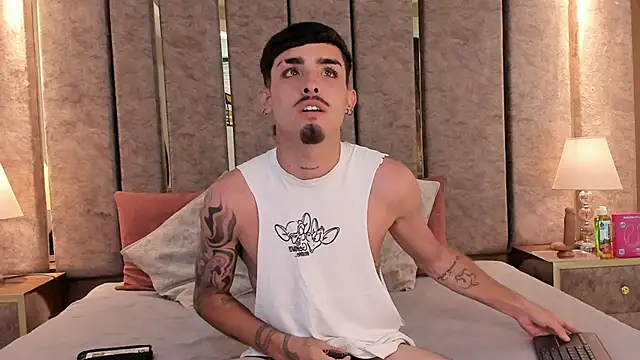 Snapshot of NikoStone_ chatting on March 25, 2026, 5:07 am NikoStone online show from March 25, 2026, 5:07 am