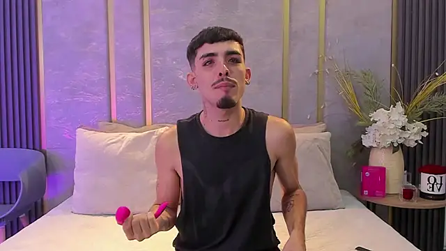 NikoStone  online show from October 12, 2025, 4:03 am