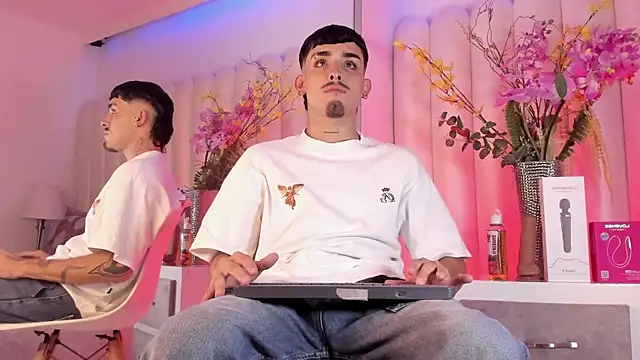 Snapshot of NikoStone_ chatting on April 16, 2026, 1:50 am NikoStone online show from April 16, 2026, 1:50 am