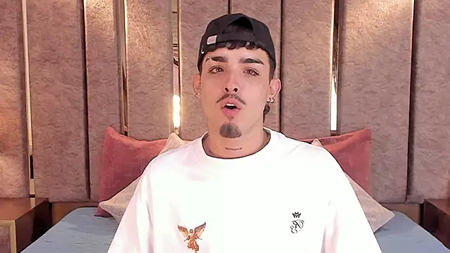 Snapshot of NikoStone_ chatting on April 2, 2026, 3:02 am NikoStone online show from April 2, 2026, 3:02 am