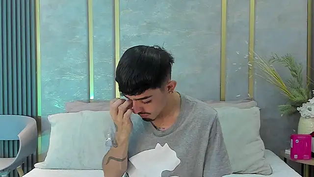 NikoStone  online show from October 18, 2025, 4:36 am