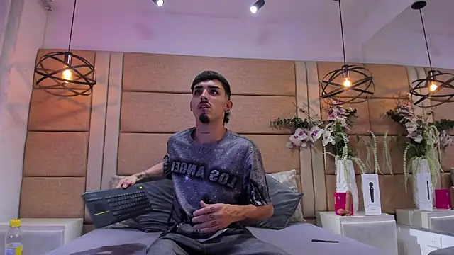 Snapshot of NikoStone_ chatting on May 8, 2026, 4:49 am NikoStone online show from May 8, 2026, 4:49 am