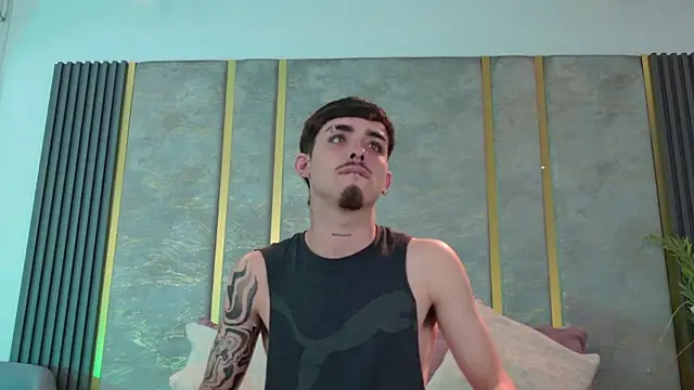 Snapshot of NikoStone_ chatting on March 3, 2026, 5:25 am NikoStone online show from March 3, 2026, 5:25 am