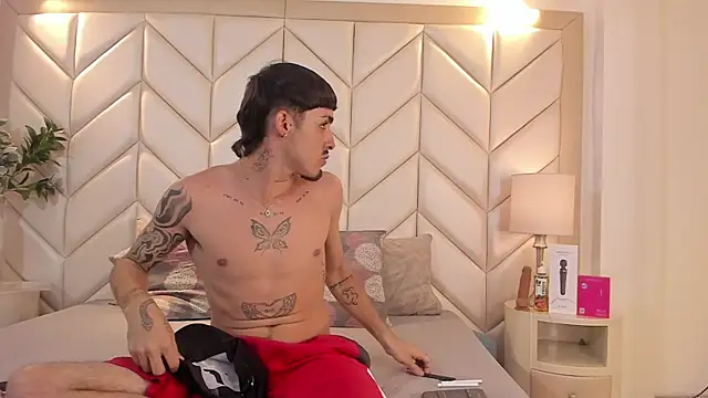 Snapshot of NikoStone_ chatting on April 1, 2026, 4:47 am NikoStone online show from April 1, 2026, 4:47 am