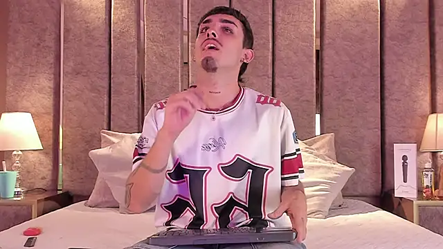 Snapshot of NikoStone_ chatting on April 14, 2026, 3:44 am NikoStone online show from April 14, 2026, 3:44 am