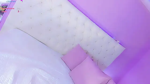 Snapshot of Nauthy_girl chatting on May 15, 2026, 12:58 pm Nauthy girl online show from May 15, 2026, 12:58 pm