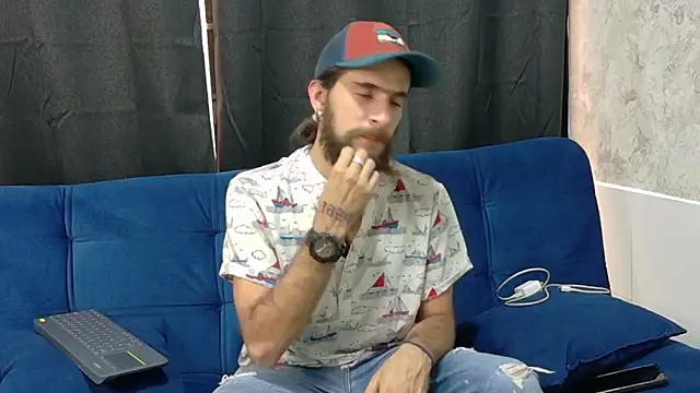 Snapshot of hairy_mannn chatting on September 17, 2025, 8:33 pm hairy mannn online show from September 17, 2025, 8:33 pm