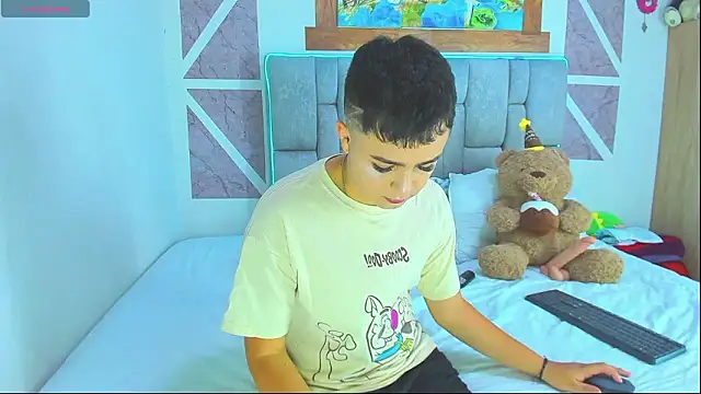 christopher Hot online show from March 12, 2026, 12:38 am