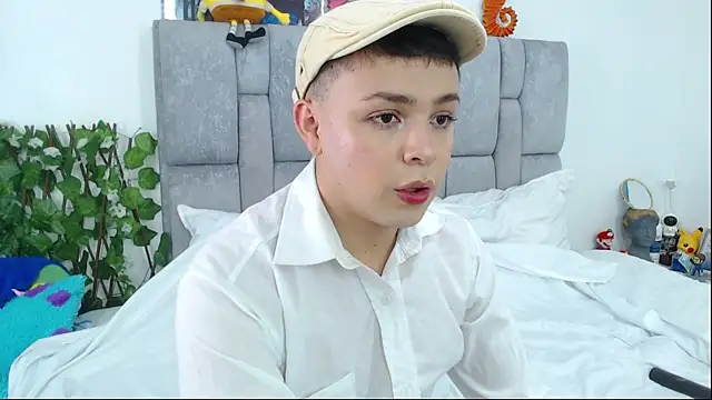 Snapshot of christopher_Hot chatting on October 3, 2025, 9:16 pm christopher Hot online show from October 3, 2025, 9:16 pm