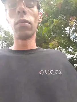 Dedede32 online show from November 3, 2025, 7:50 pm