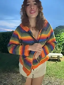 Snapshot of roxyrougee chatting on April 21, 2026, 10:33 am roxyrougee online show from April 21, 2026, 10:33 am