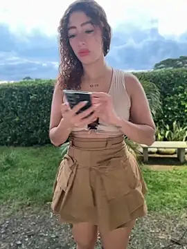 Snapshot of roxyrougee chatting on May 5, 2026, 10:40 am roxyrougee online show from May 5, 2026, 10:40 am
