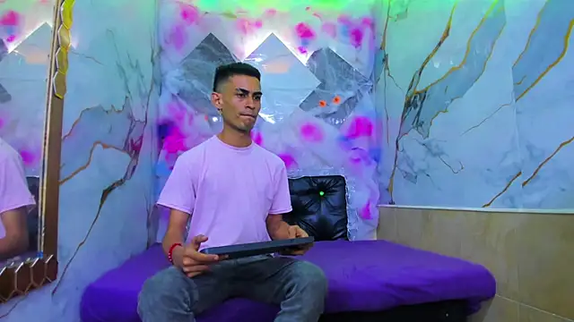 Golldens Dreamss online show from November 8, 2025, 5:22 am