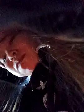 Snapshot of may-squirl chatting on October 25, 2025, 6:12 am may-squirl online show from October 25, 2025, 6:12 am