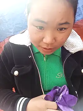 Snapshot of may-squirl chatting on October 30, 2025, 2:32 am may-squirl online show from October 30, 2025, 2:32 am