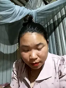 Snapshot of may-squirl chatting on October 18, 2025, 11:34 am may-squirl online show from October 18, 2025, 11:34 am