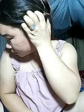 Snapshot of may-squirl chatting on November 6, 2025, 12:09 pm may-squirl online show from November 6, 2025, 12:09 pm