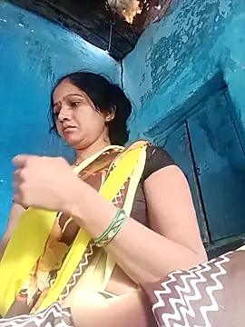 Snapshot of Jooli_xx chatting on April 1, 2026, 2:13 am Jooli xx online show from April 1, 2026, 2:13 am