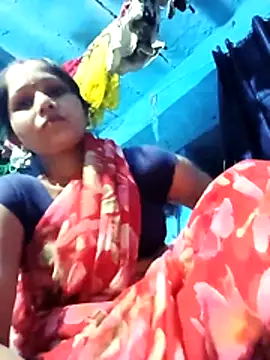 Snapshot of Jooli_xx chatting on April 5, 2026, 2:24 pm Jooli xx online show from April 5, 2026, 2:24 pm