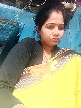 Snapshot of Jooli_xx chatting on April 12, 2026, 2:15 am Jooli xx online show from April 12, 2026, 2:15 am