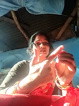 Snapshot of Jooli_xx chatting on March 19, 2026, 2:44 am Jooli xx online show from March 19, 2026, 2:44 am